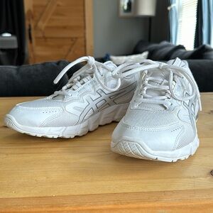 Women’s Gel ASICS - size 7, like new!